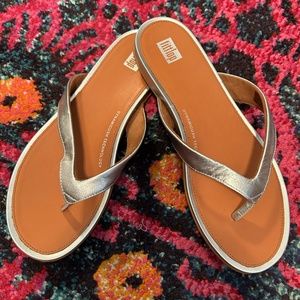 FitFlops Silver Flip-flops Size 9